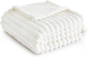 Fluffy throw for sofa, off white.