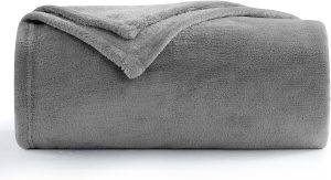 Aisbo Grey Throws Blanket for Sofas - Single Fluffy Blanket Bed Throw Fleece, Warm Soft Flannel Blanket for Couch, 130x150cm Gray