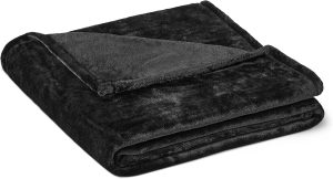 img-9c005436f4aa1a90df96 Soft fluffy fleece throw blanket, 127x152 cm, black.