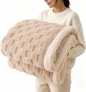 Soft warm throw blanket for bed and couch